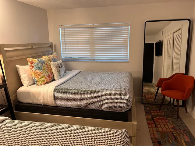 Bedroom 2 image 1
