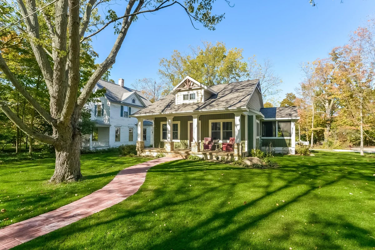Four Gen house on Hill in Saugatuck walk to town property photo 2