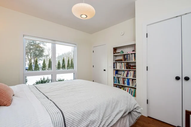 Bedroom 1 image 1