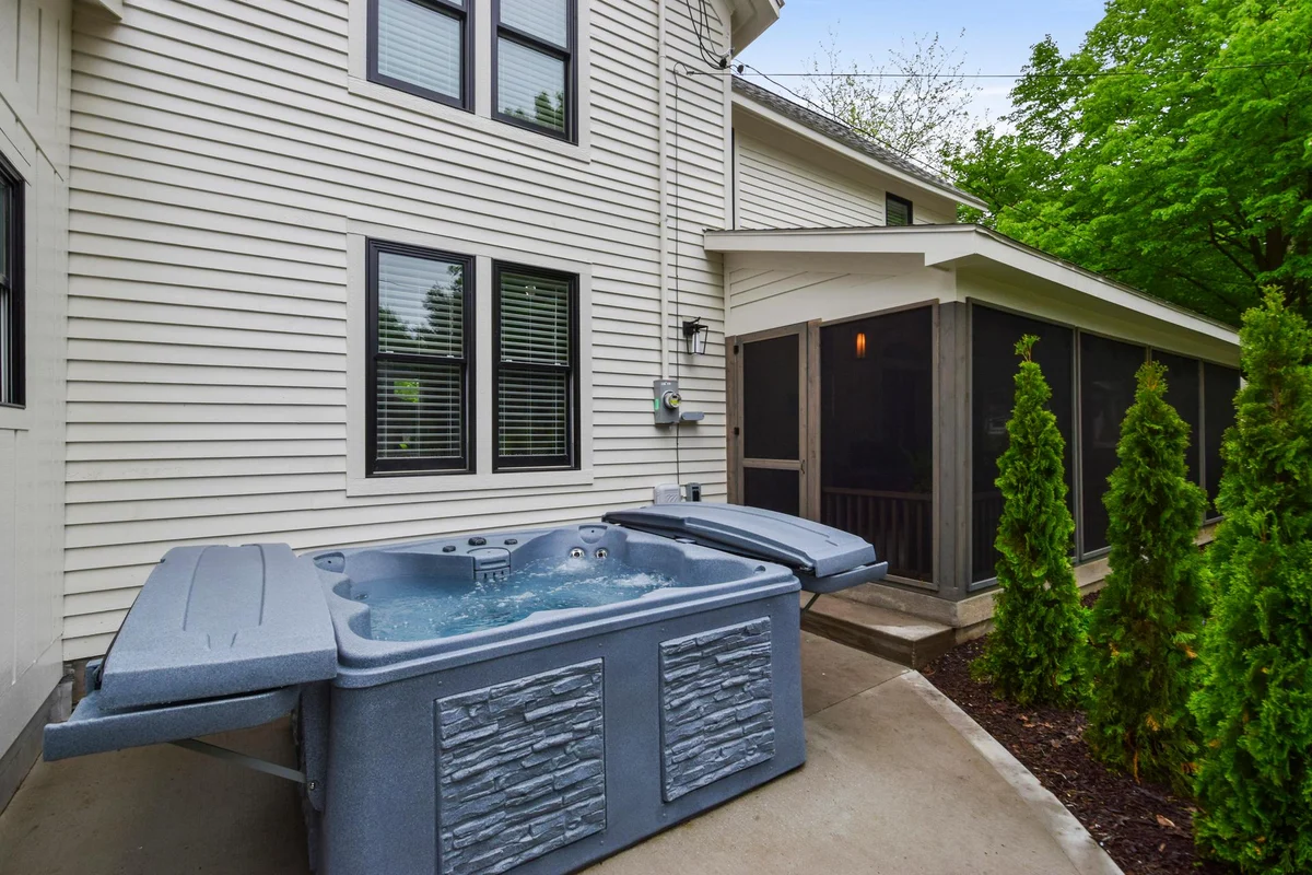 Saugatuck FH walk to town private hot tub property photo 5