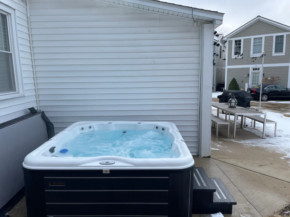 Entire Inn pvt hot tub, shared pool walk to Saug property photo 5