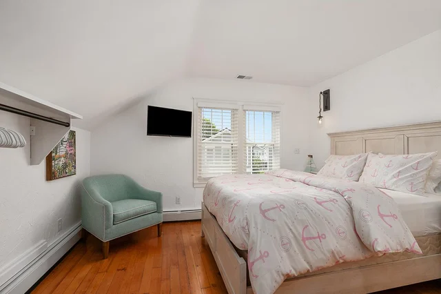 Bedroom 5 image 1