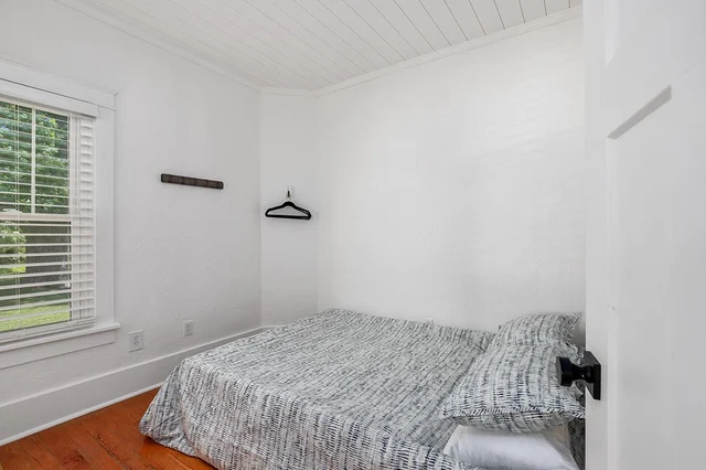 Bedroom 4 image 1