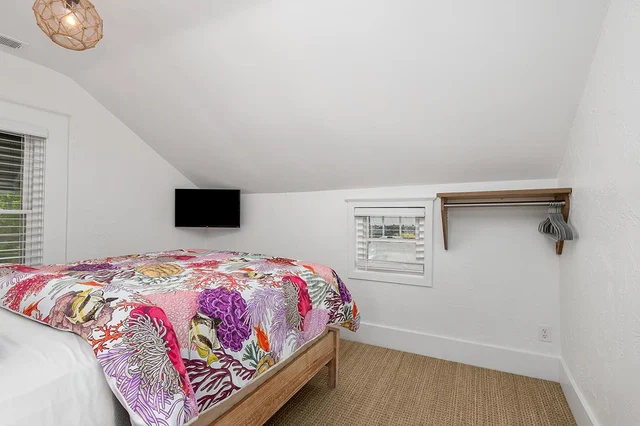 Bedroom 6 image 1