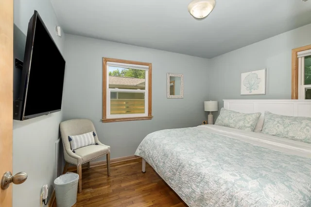Bedroom 1 image 1