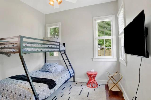 Bedroom 1 image 1