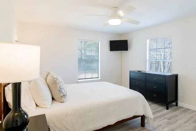 Bedroom 1 image 1