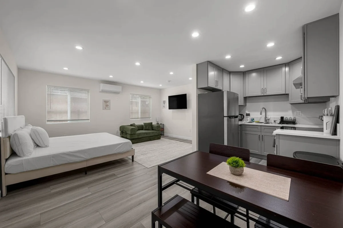 ৎ୭Modern Burbank Getawayৎ୭ property photo 4