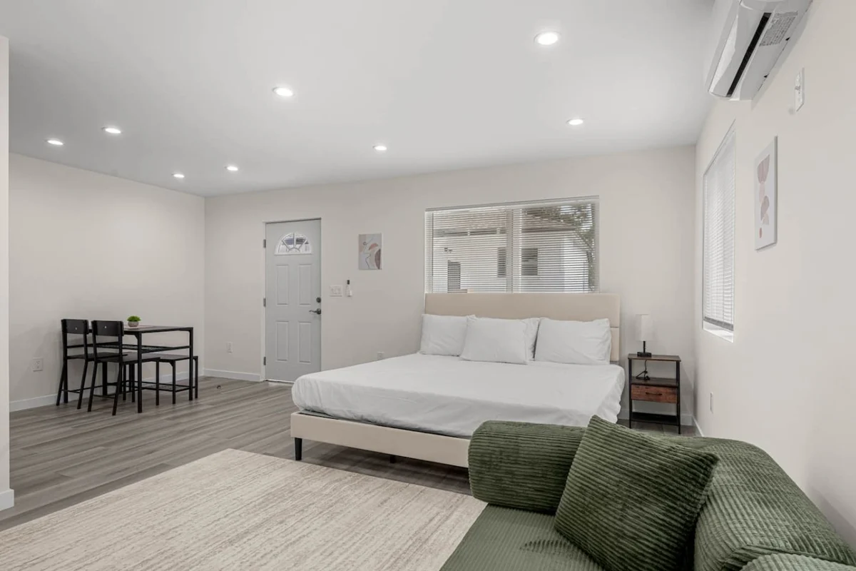 ৎ୭Modern Burbank Getawayৎ୭ property photo 3
