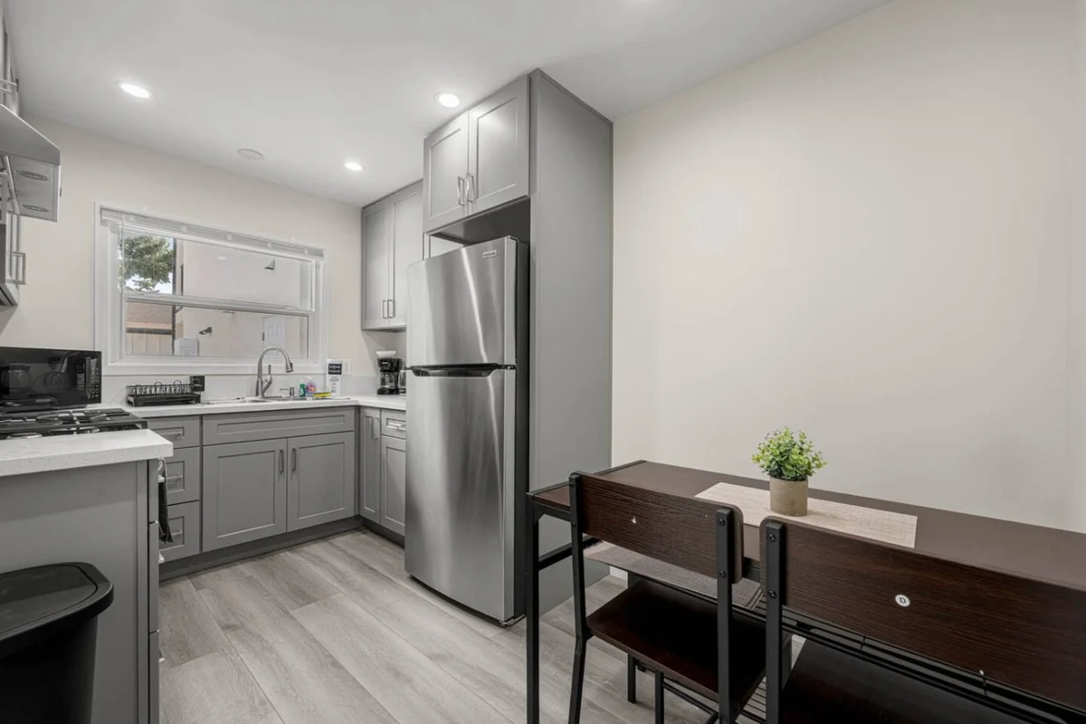 ৎ୭Modern Burbank Retreat, ৎ୭ property photo 4