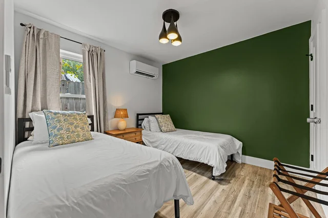 Bedroom 10 image 1
