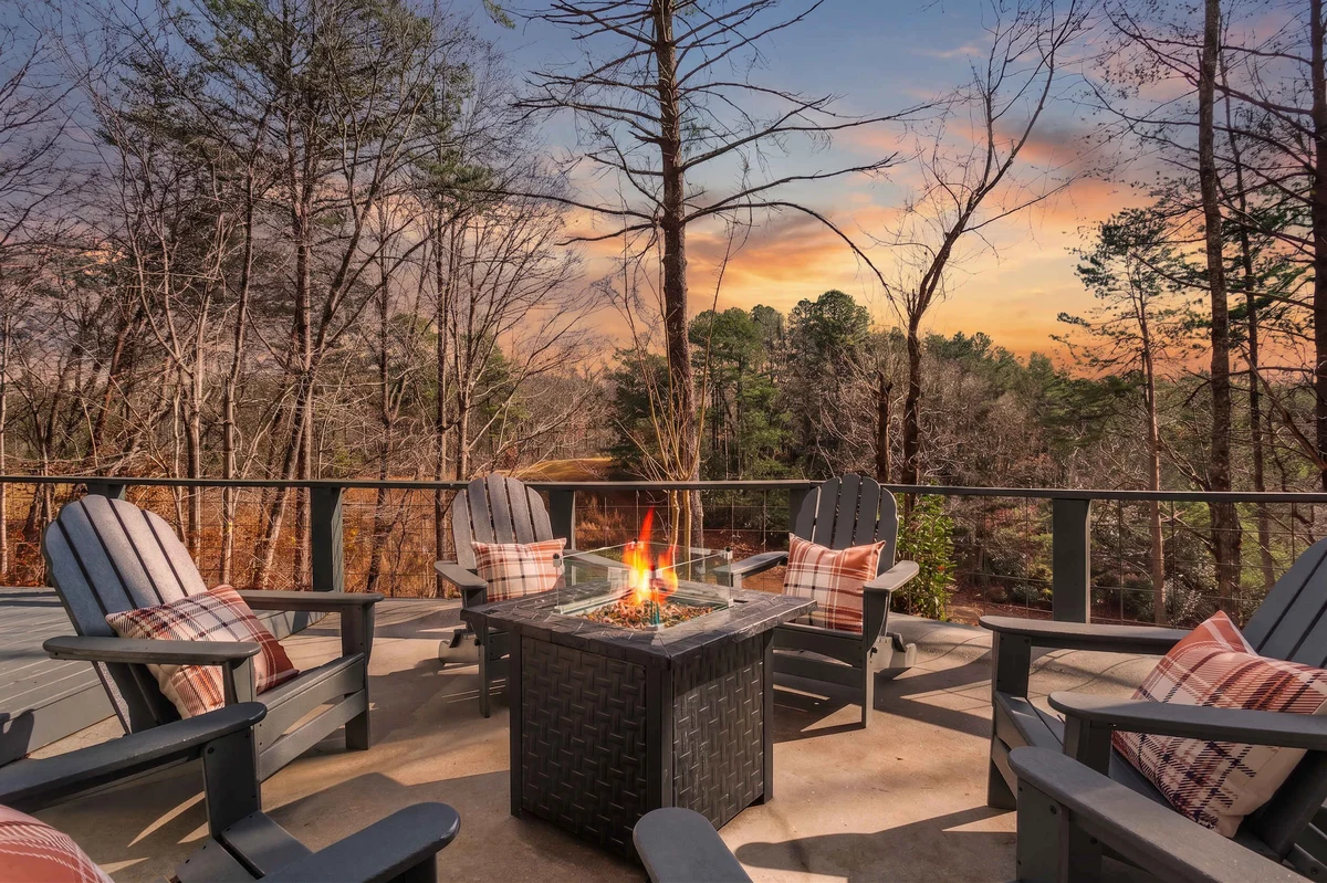 Helen Haus: Golf Sim & Hot Tub Theater Retreat property photo 2