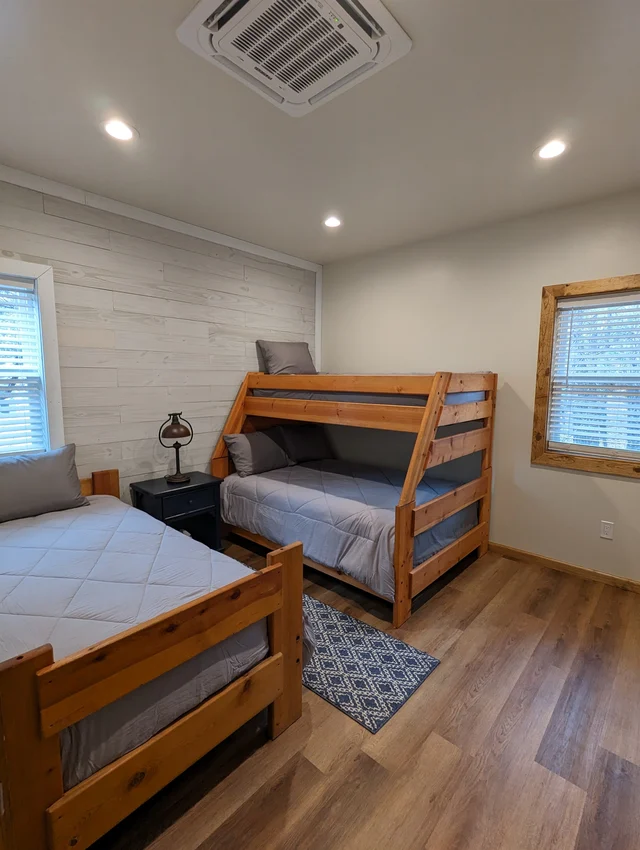 Bedroom 5 image 1