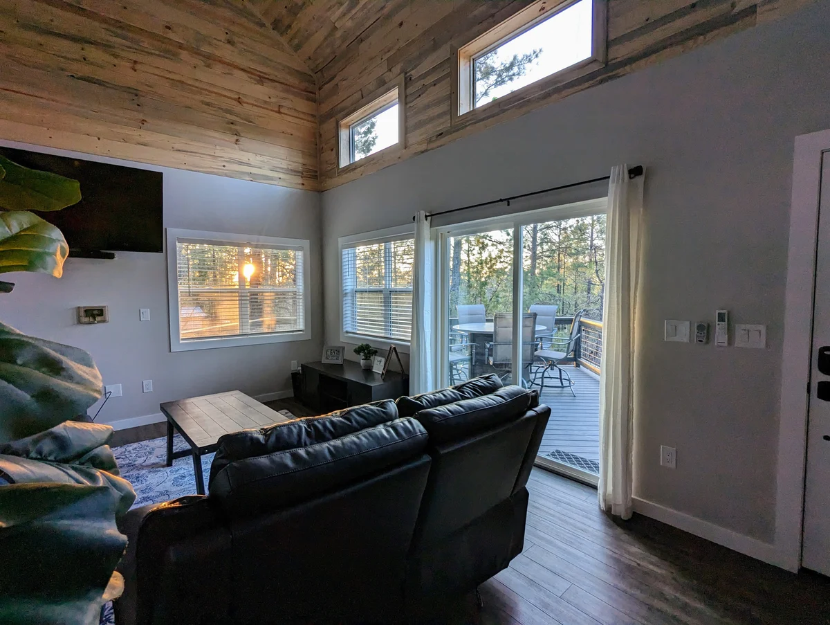 Hillside Hangout property photo 2