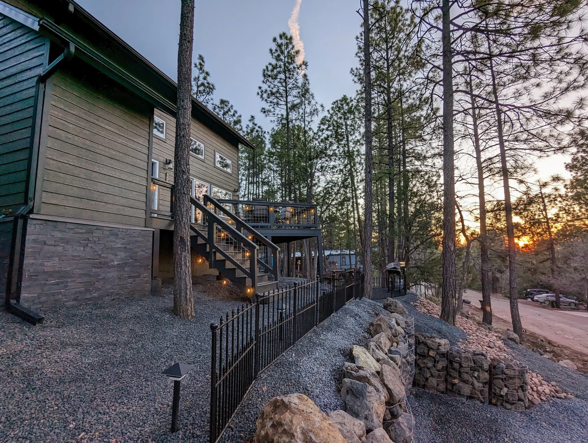 Hillside Hangout property photo 4