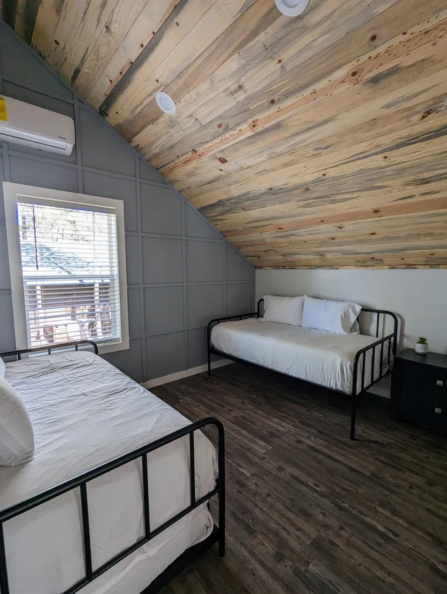 Bedroom 3 image 1