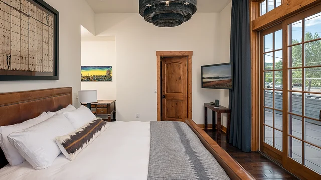 Bedroom 1, Main Level image 1