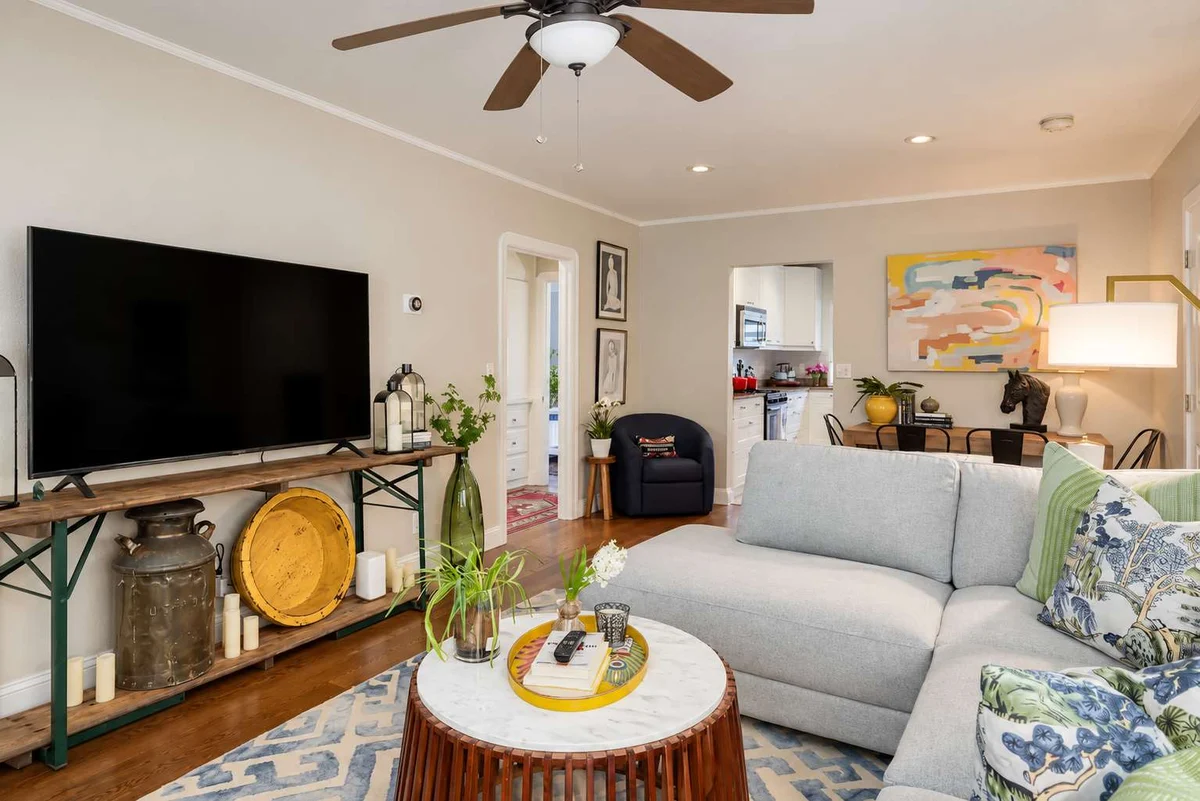 Stylish Retreat. Grand Private Yard. Fire Pit. A/C property photo 5