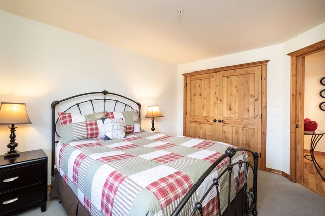 Bedroom 1 image 1