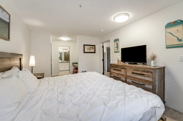 Master Bedroom with en-suite bathroom image 1