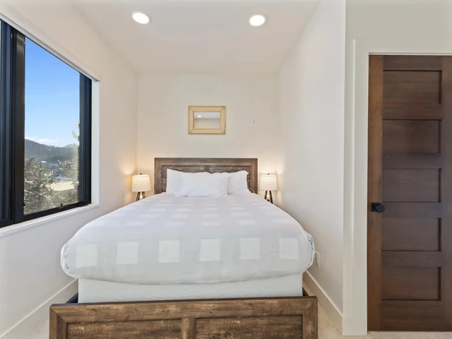 Bedroom 3 image 1