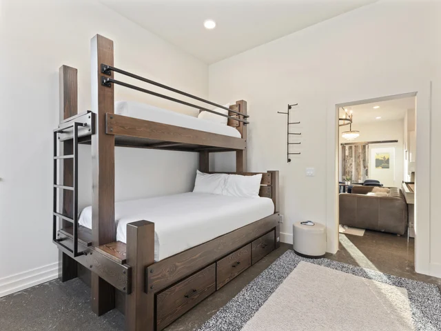 Bedroom 1 image 1