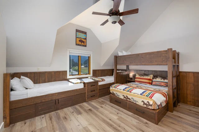 Bedroom 1 image 1