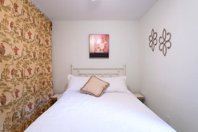 Bedroom 2 image 1
