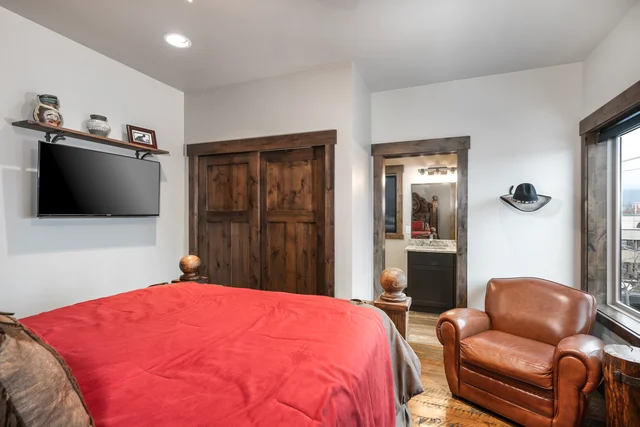 Bedroom 3 image 1