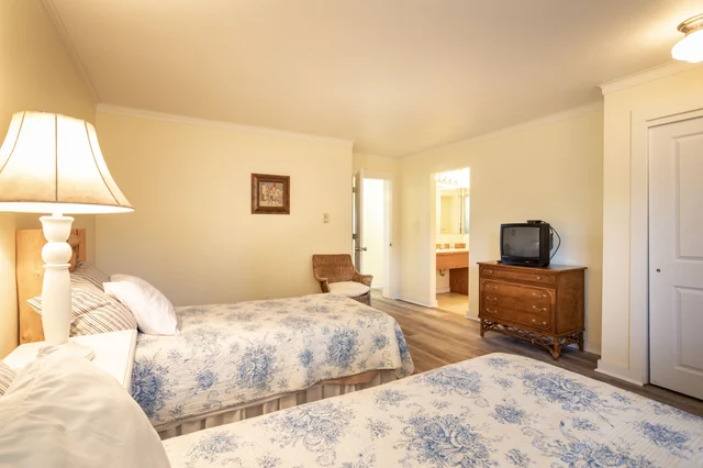 Bedroom 1 image 1