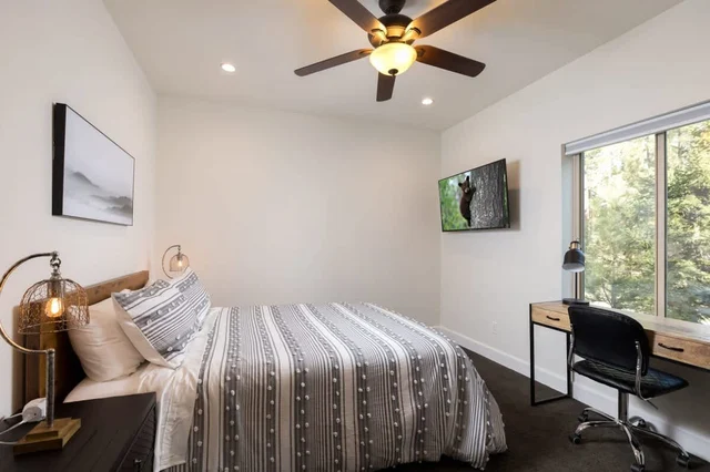 Bedroom image 1