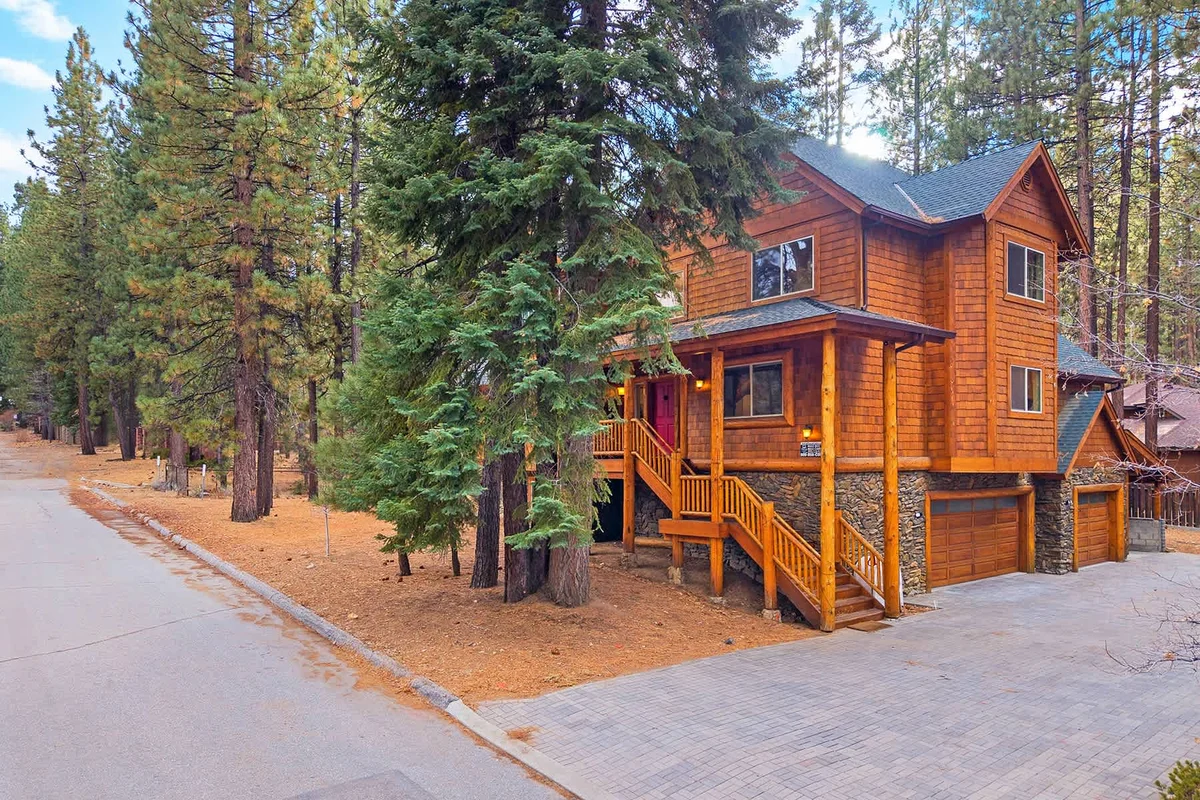 Walk to Snow Summit, Chalet, Spa & Game Room property photo 4