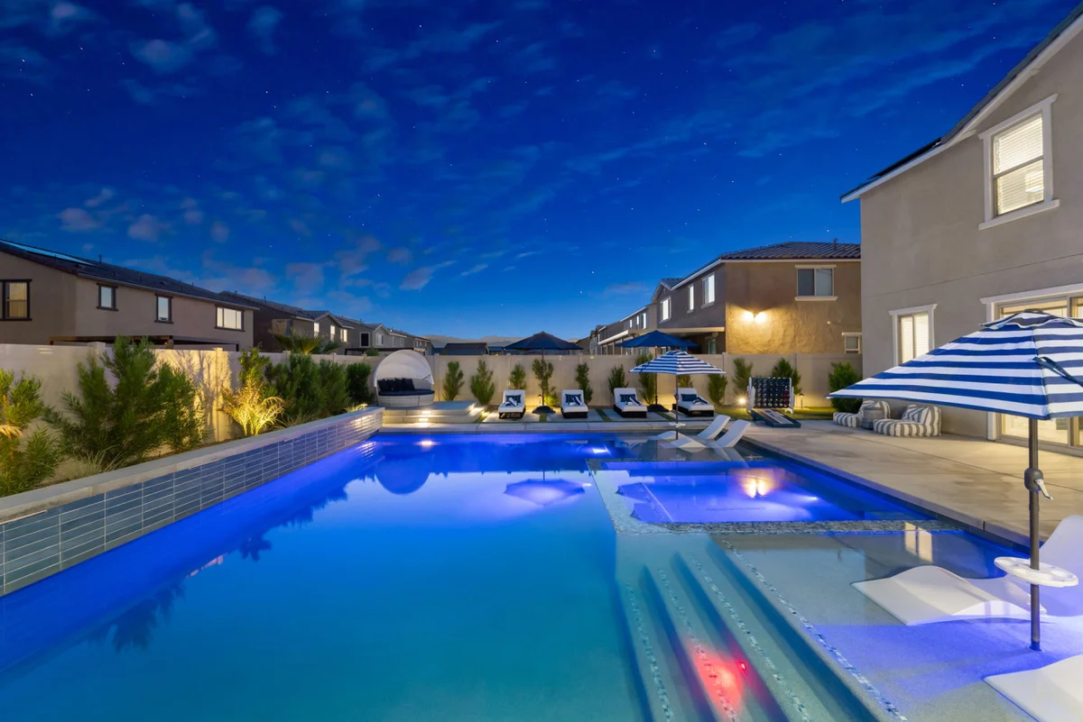 Luxe Coachella XL Pool & Free Hot Tub Heat property photo 2