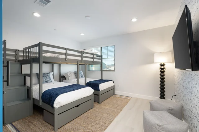 Bedroom 3 image 1