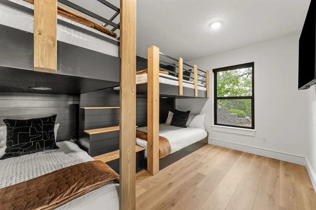 Bedroom 1 image 1
