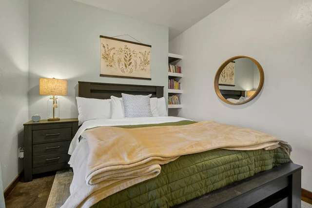 Bedroom image 1