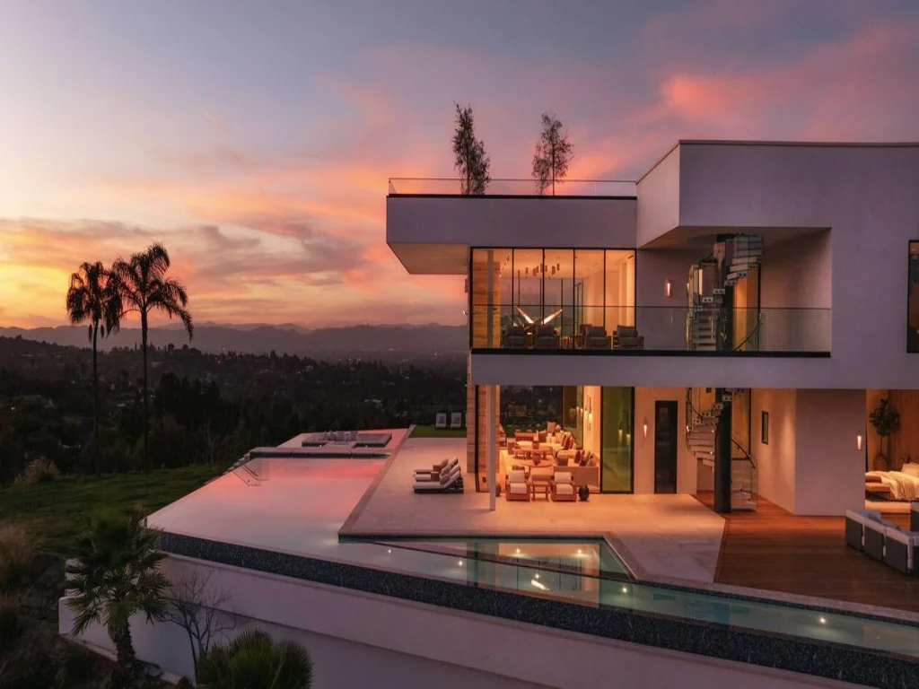 Royal Oak - Exquisite Estate with Infinity Pool & Breathtaking Views property photo 1