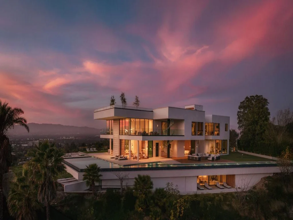 Royal Oak - Exquisite Estate with Infinity Pool & Breathtaking Views property photo 2
