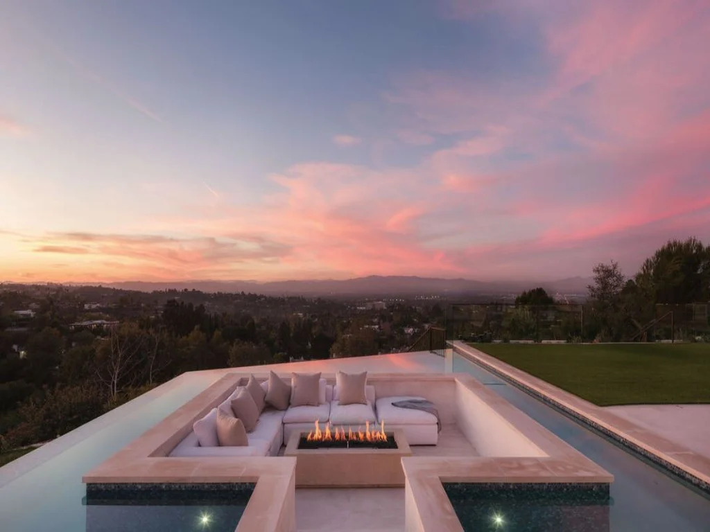 Royal Oak - Exquisite Estate with Infinity Pool & Breathtaking Views property photo 3