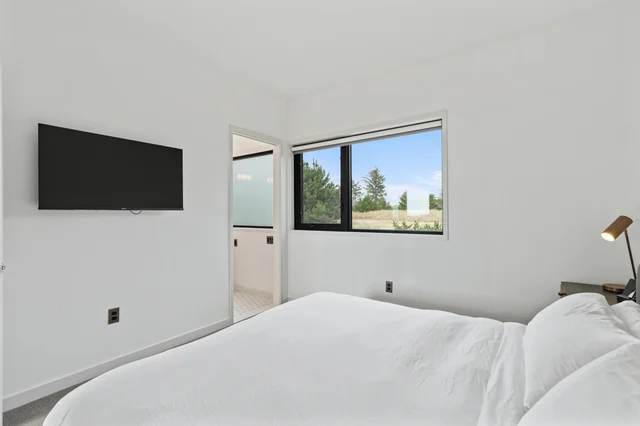 Bedroom 1 image 1