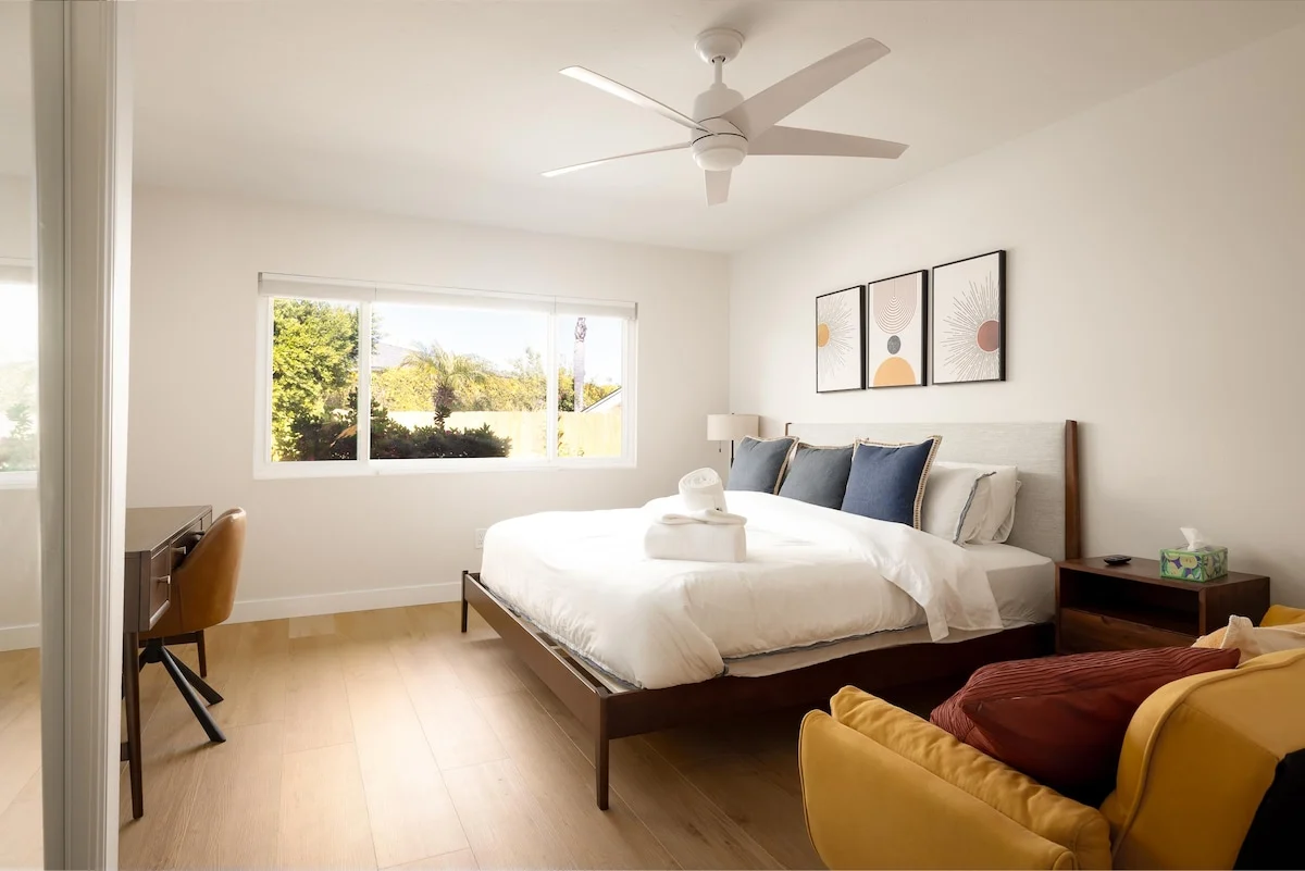 Vintage Vibes, King Bed, Big Screen, Backyard & Bunks property photo 2