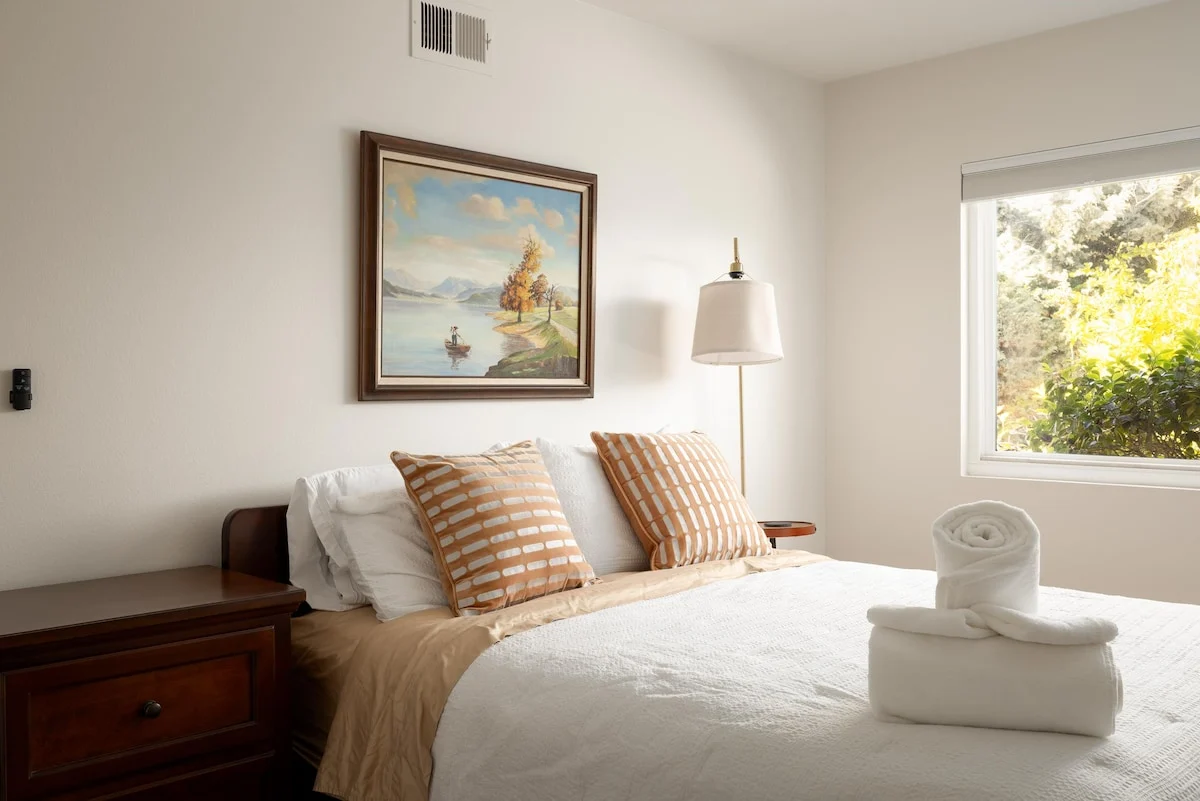 Vintage Vibes, King Bed, Big Screen, Backyard & Bunks property photo 4