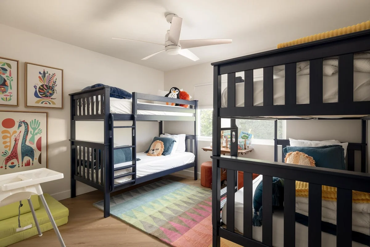 Vintage Vibes, King Bed, Big Screen, Backyard & Bunks property photo 5