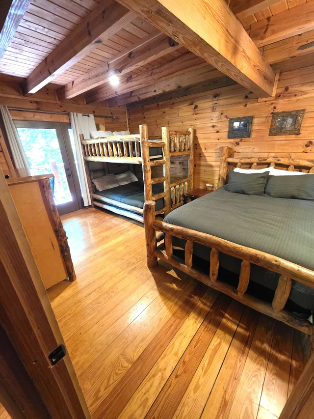 Bedroom 3 image 1