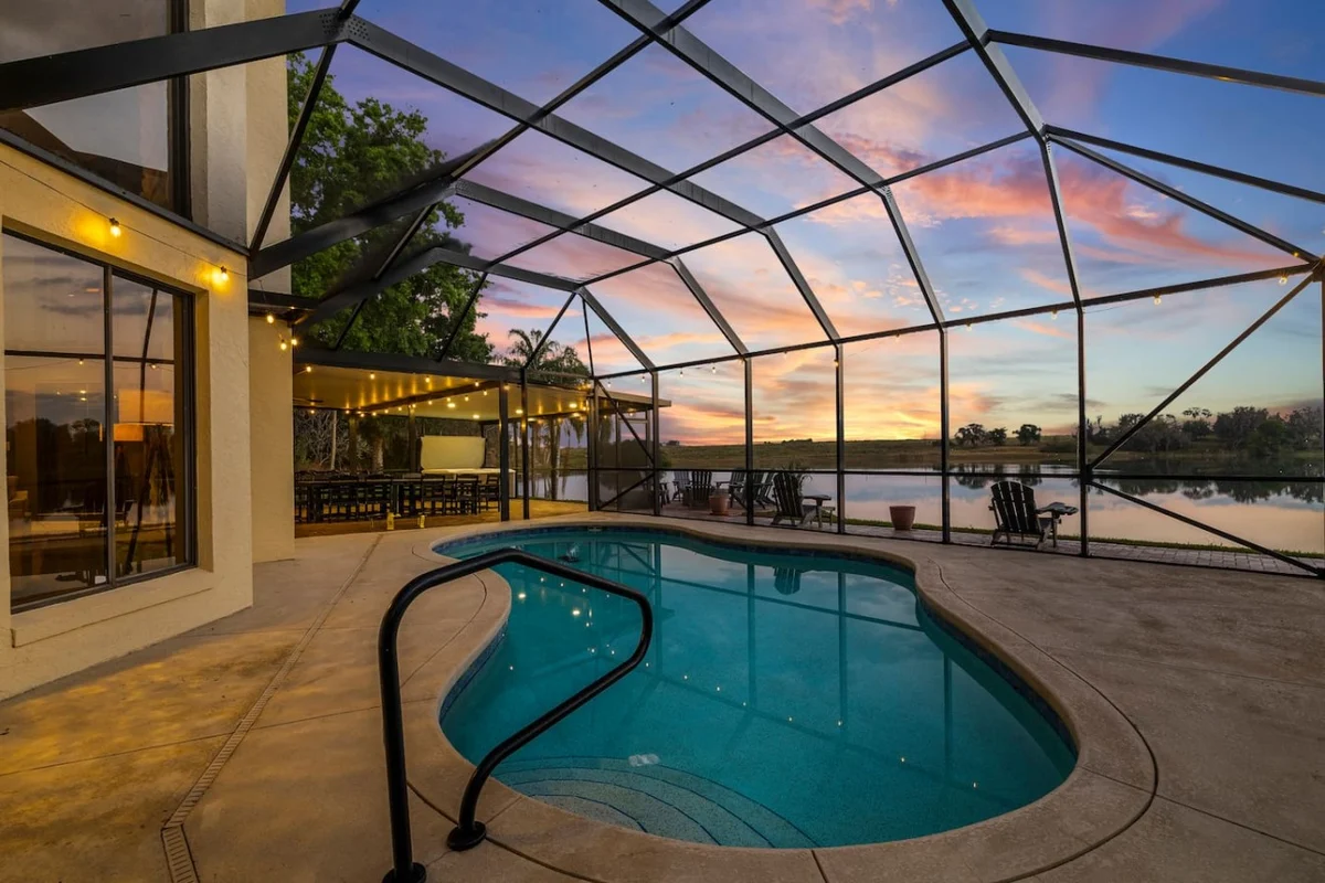 Lakefront Estate 16ppl, Pool, Sauna, Hot Tub, Dock property photo 3