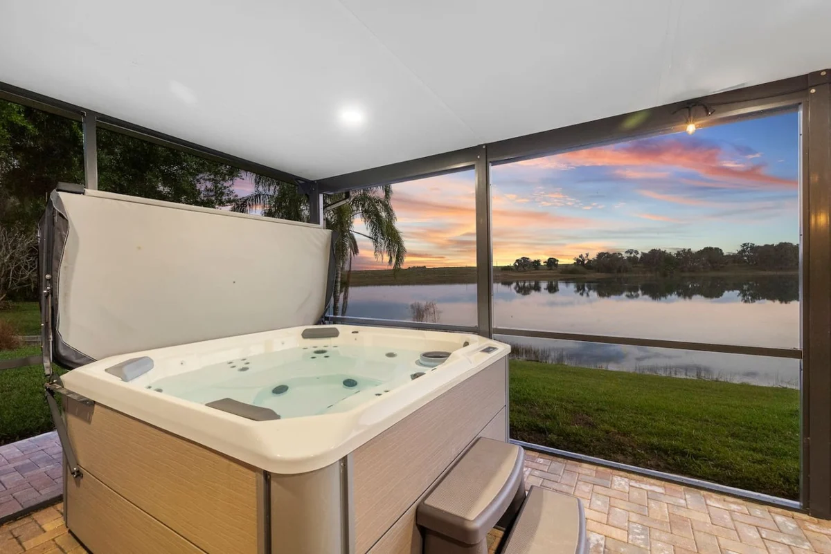Lakefront Estate 16ppl, Pool, Sauna, Hot Tub, Dock property photo 4