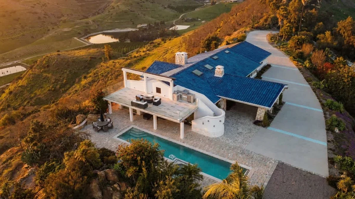 Luxe Private Hilltop Escape Pool & Spa 360-views property photo 2