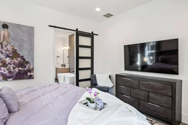 Bedroom 3 image 1