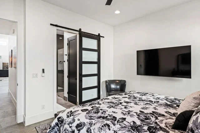Bedroom 1 image 1