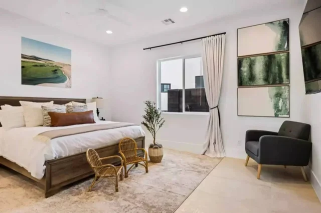 Bedroom 1 image 1